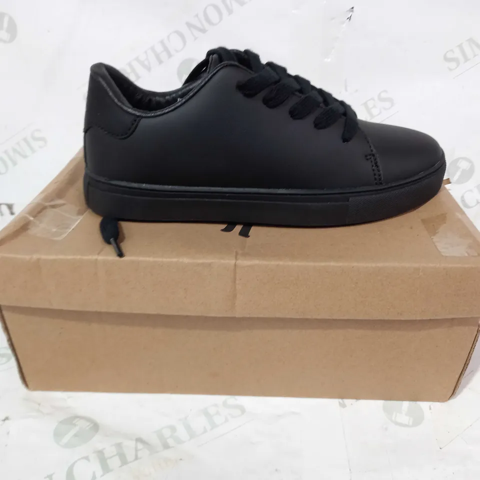 BOXED PAIR OF HYPE SHOES IN BLACK UK SIZE 3