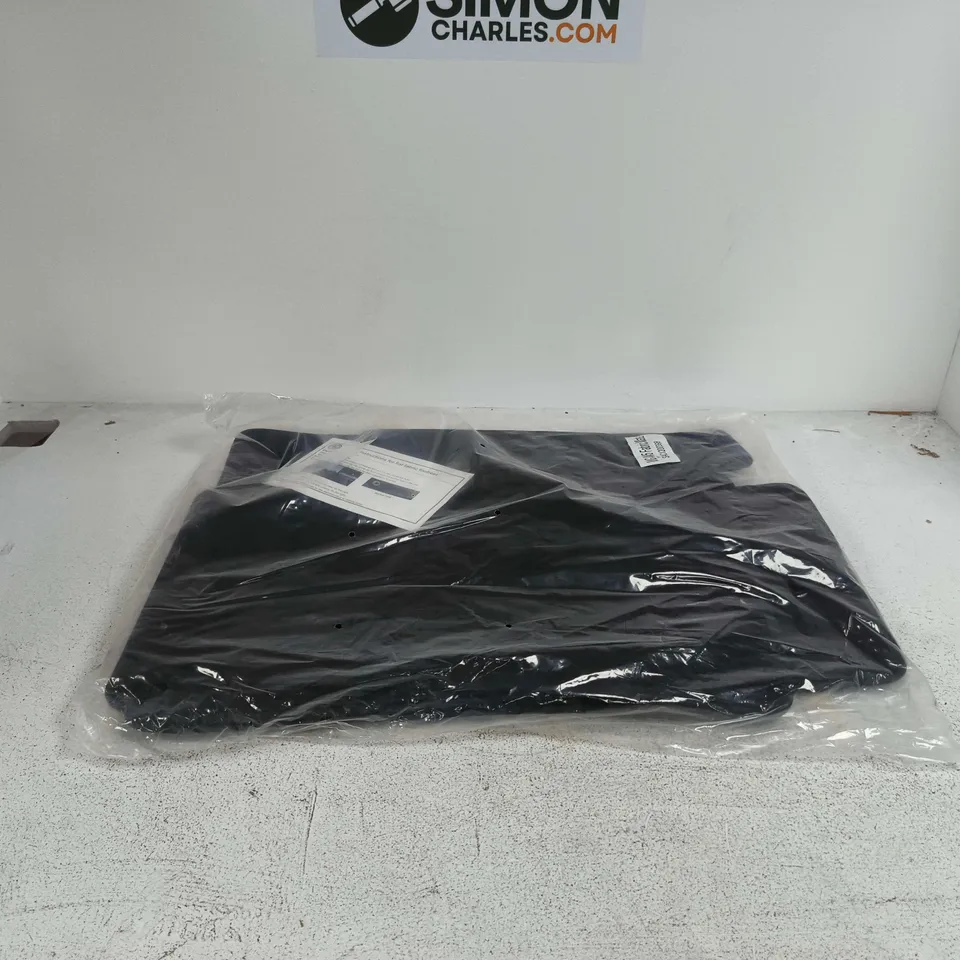 A PALLET CONTAINING A LARGE AMOUNT OF ASSORTED ITEMS TO INCLUDE PILLOW, MG FABRIC MATS, BARBELLS ETC