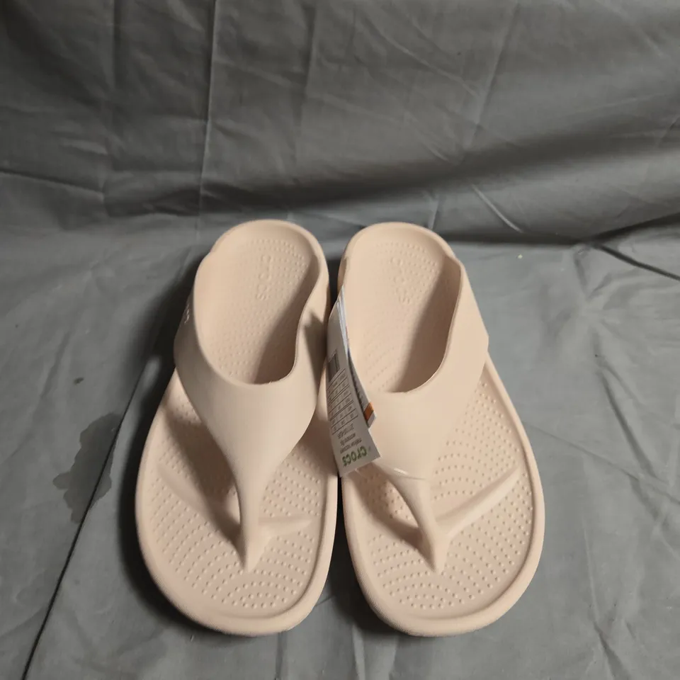 PAIR OF CROCS MELLOW RECOVERY WOMENS FLIP FLOPS - UK SIZE 8