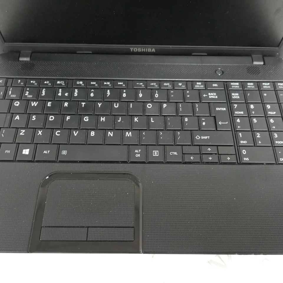 TOSHIBA SATEILLTE PRO C850-1CW LAPTOP