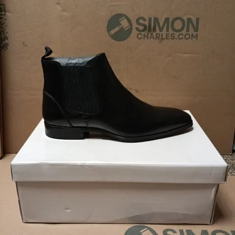 KURT GEIGER MEN'S BLACK LEATHER CHELSEA BOOTS – UK 7.5 (EU 41)