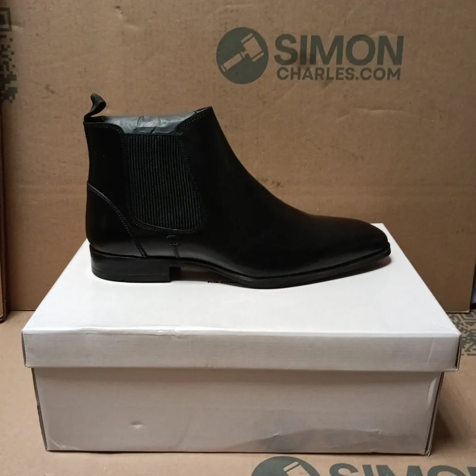 KURT GEIGER MEN'S BLACK LEATHER CHELSEA BOOTS – UK 7.5 (EU 41)