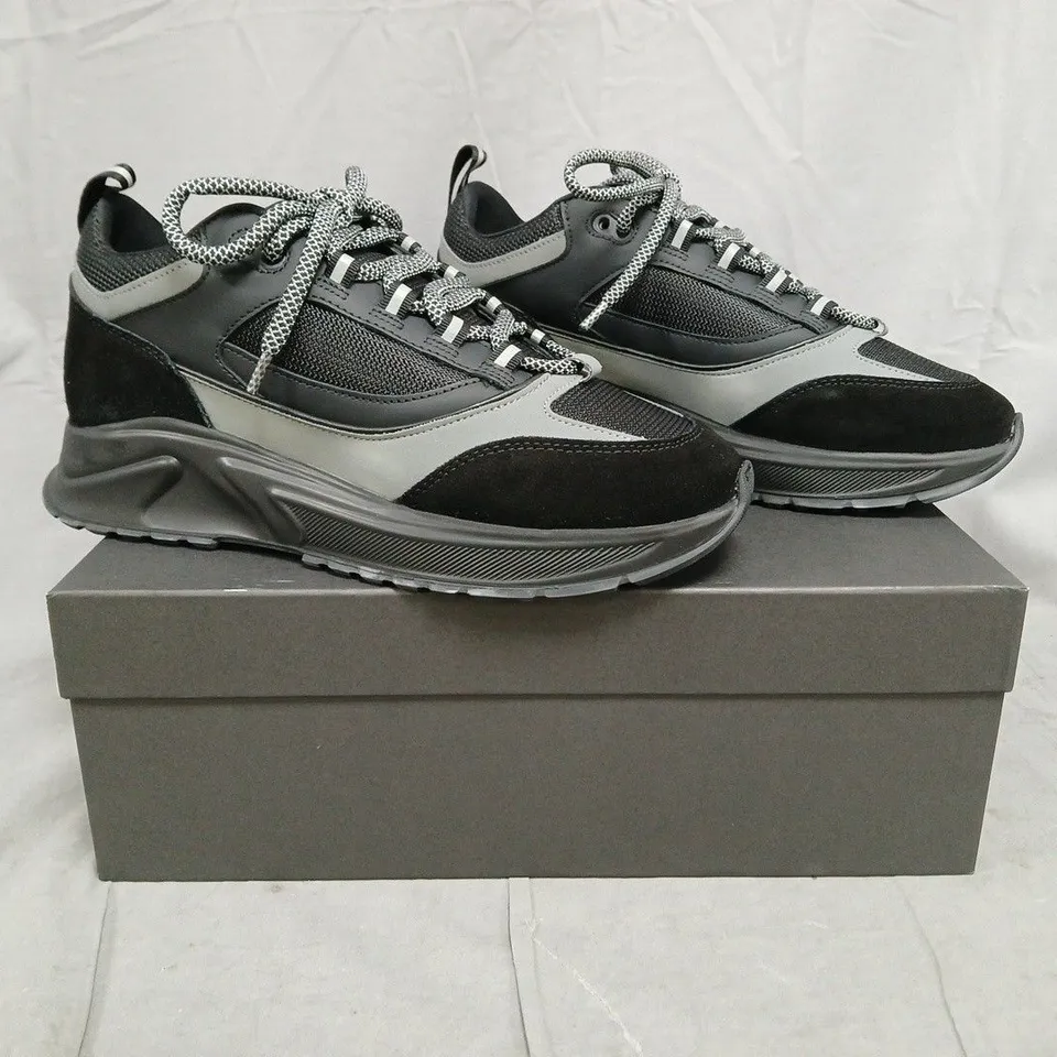 BOXED PAIR OF CLEENS ESSENTIAL RUNNER EVO TRAINERS IN RAVEN SIZE UK 8