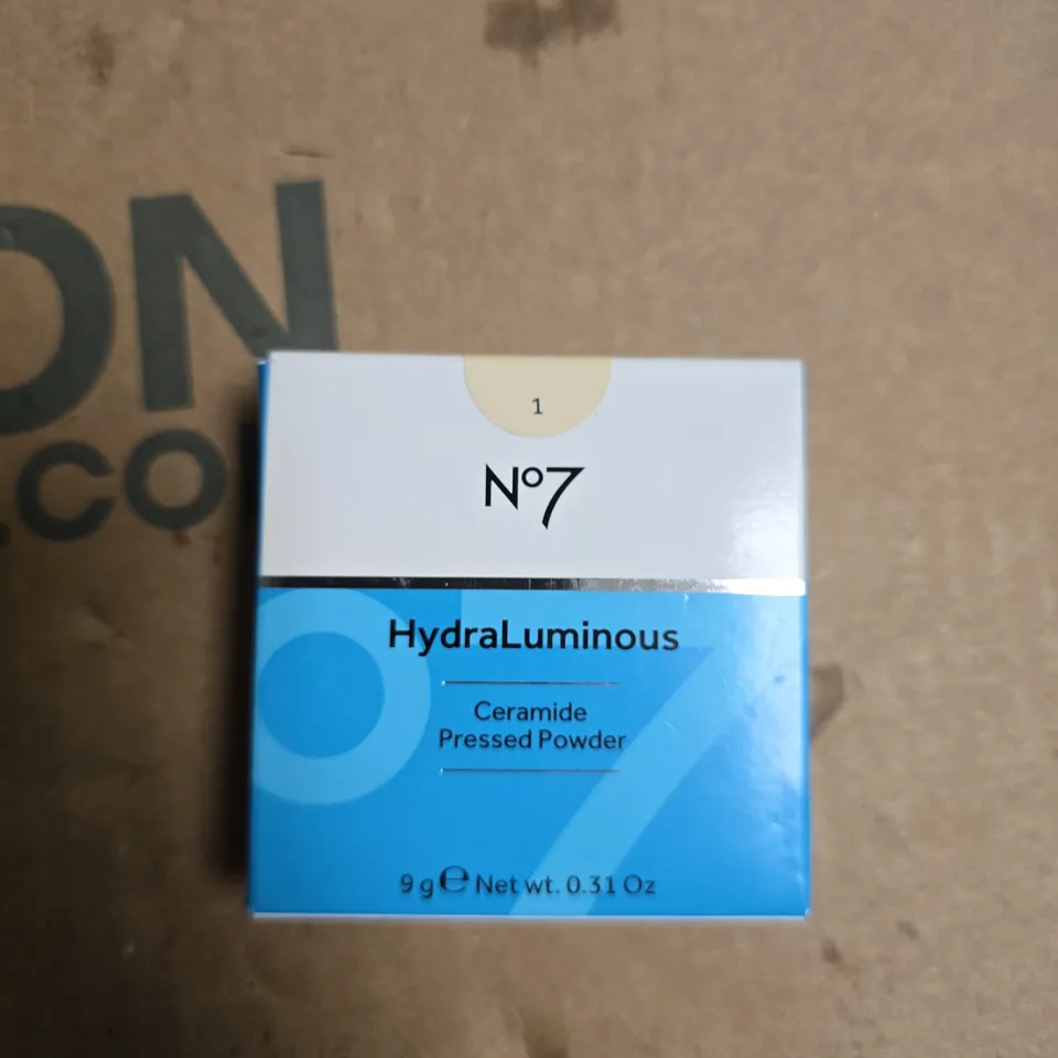 TOTE OF APPROXIMATELY 20 ASSORTED COSMETICS TO INCLUDE: NO7 CERAMIDE PRESSED POWDER 