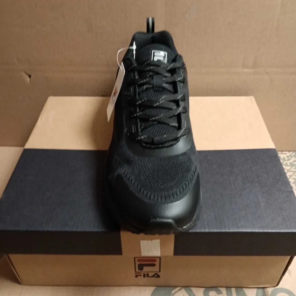 BOXED PAIR OF FILA MEN'S BLACK TRAINERS - UK 8 