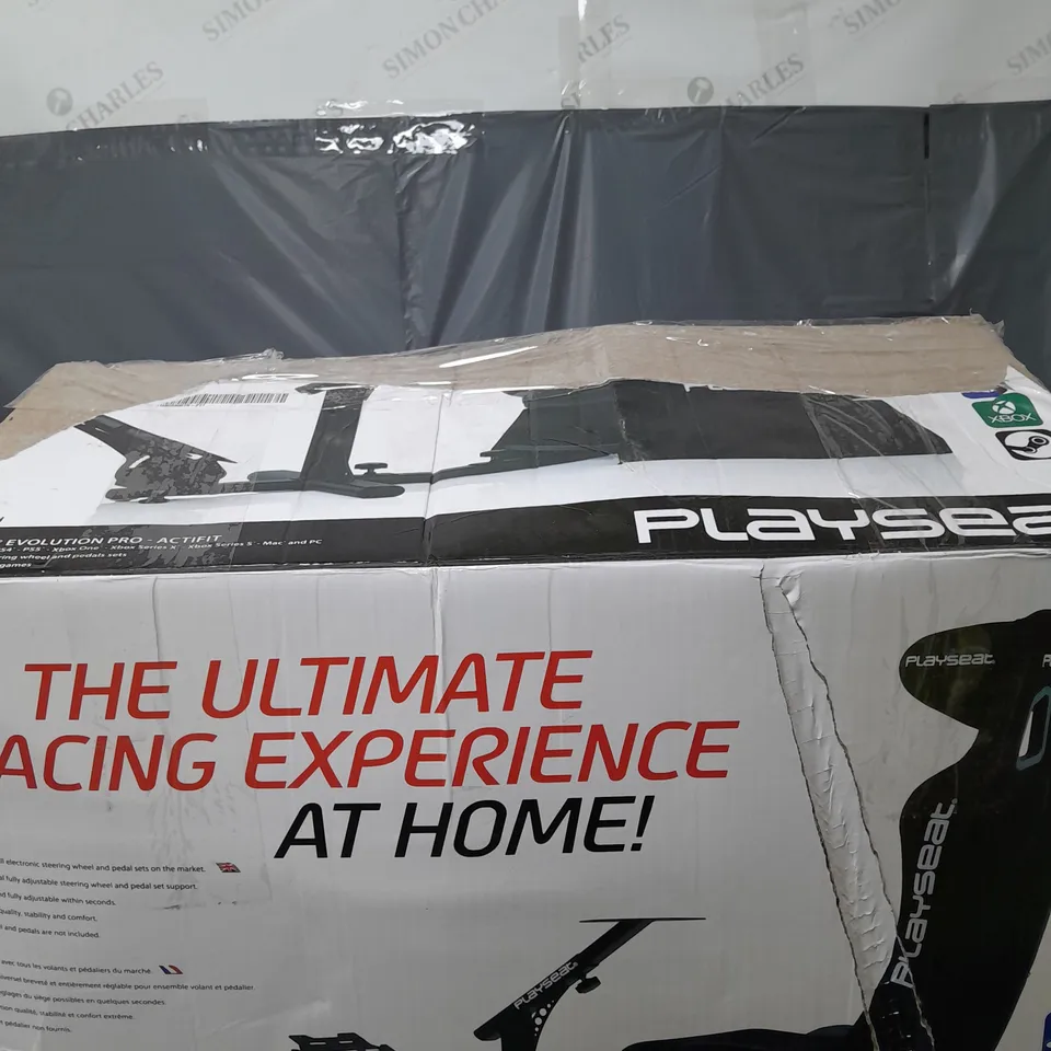 BOXED PLAYSEAT EVOLUTION PRO RACING SEAT 