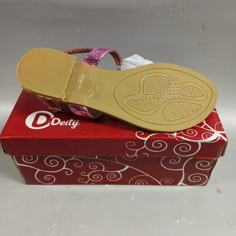 BOXED PAIR OF DEITY SANDLES IN PINK - SIZE 3