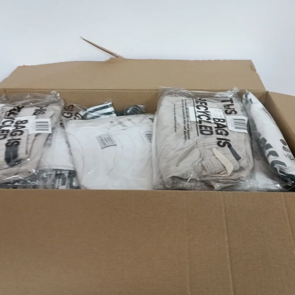 BOX OF APPROXIMATELY 20 ASSORTED CLOTHING ITEMS TO INCLUDE: BEIGE SHORTS