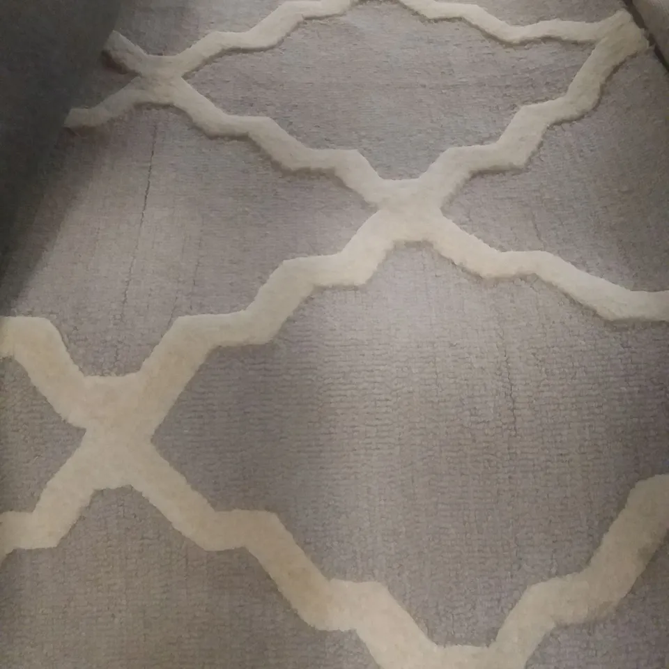 CHEEVER HAND TUFTED WOOL GREY RUG 5'X8'