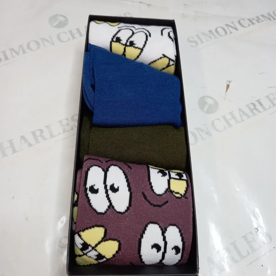 BOXED TYPO 4 X PAIR OF MULTI COLOURED SOCKS 