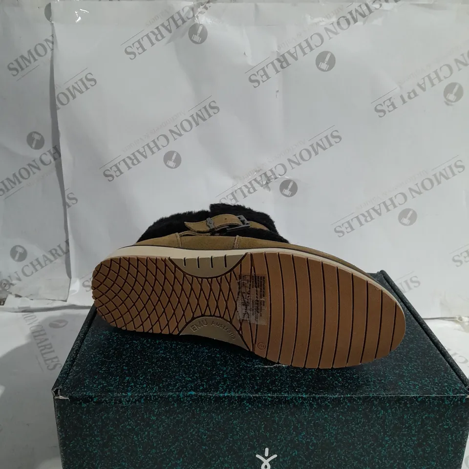 BOXED EMU BEACH OXLEY, CORRIANDER - SIZE 6