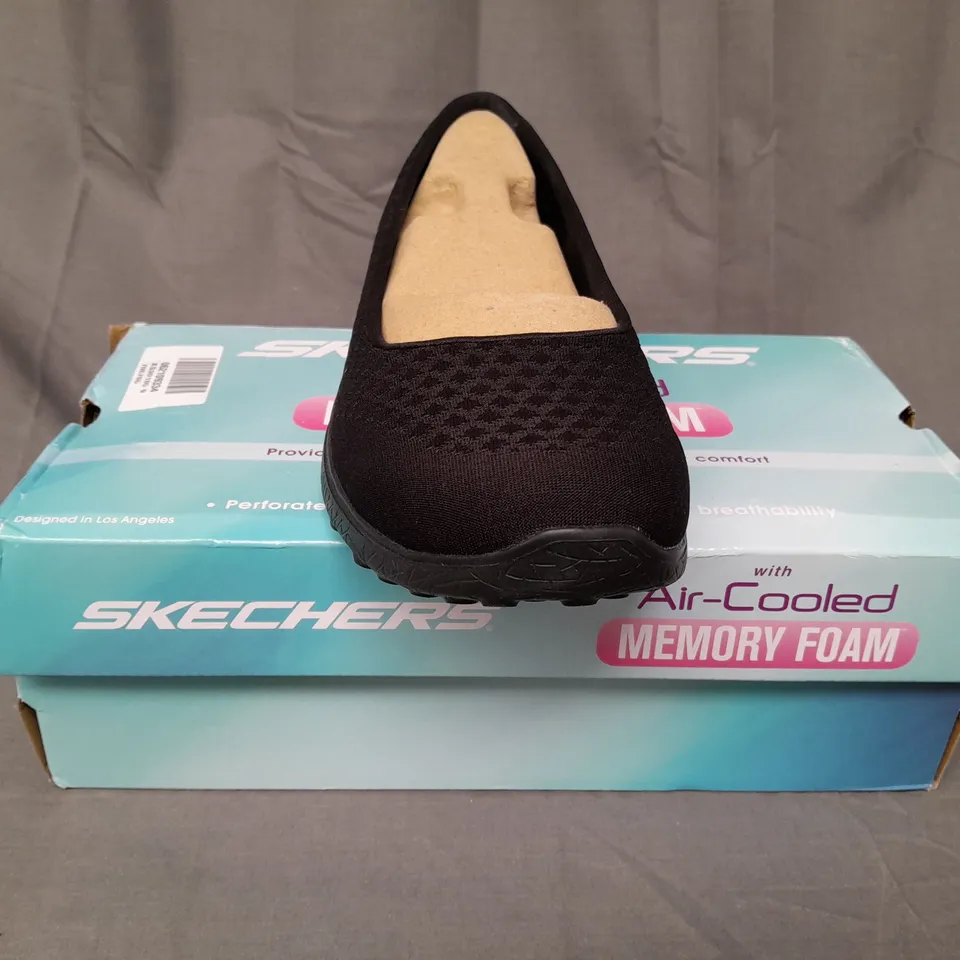 BOXED PAIR OF SKECHERS SLIP-ON SHOES IN BLACK UK SIZE 9