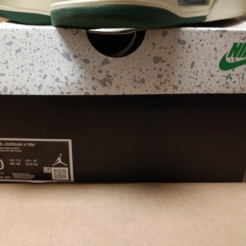 NIKE WMNS AIR JORDAN 4 RM GREEN/WHITE – UK 7.5 (US 10)