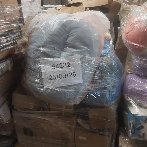 PALLET OF ASSORTED E-COMMERCE GOODS AND PRODUCTS TO INCLUDE: EXERCISE TILE MATS, BLUEY PLUSH SOFA, WOODY PLUSH CHAIR ECT