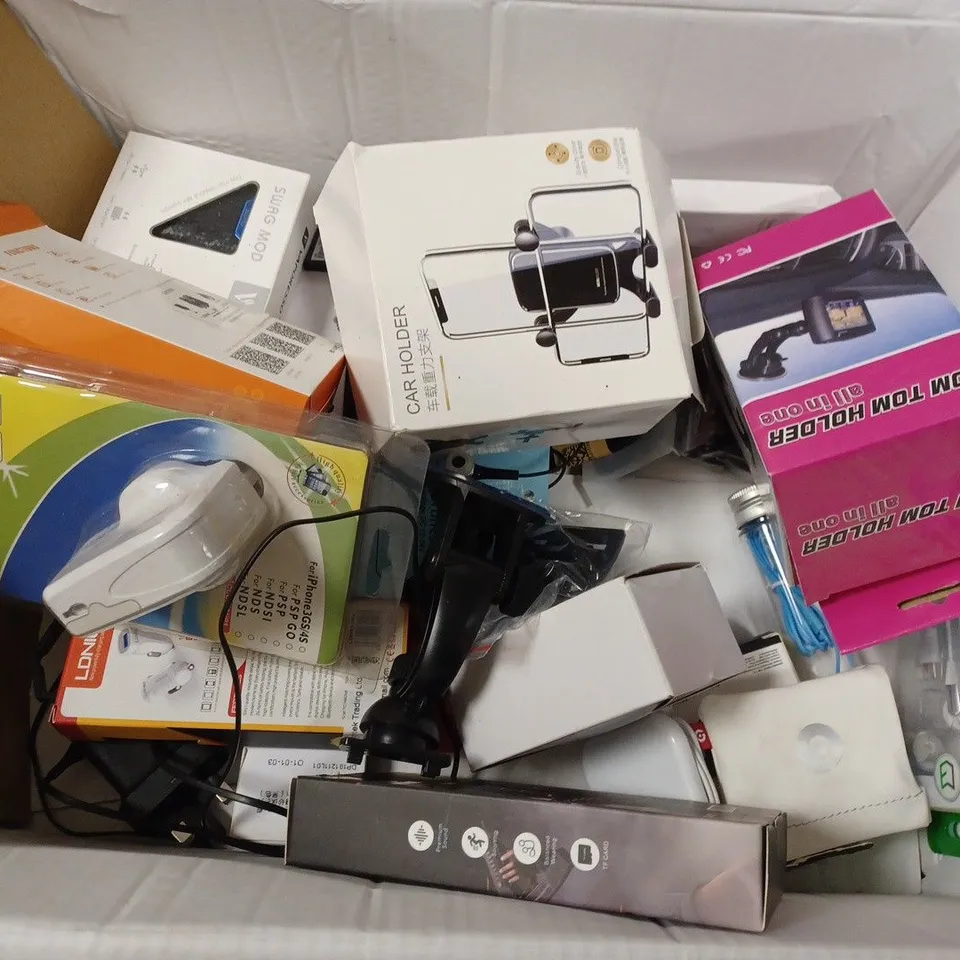 BOX TO CONTAIN APPROX. 20 X ASSORTED HOUSEHOLD PRODUCTS. INCLUDES EARPHONES, TECH PRODUCTS, CHARGERS, POWER BANK ETC 