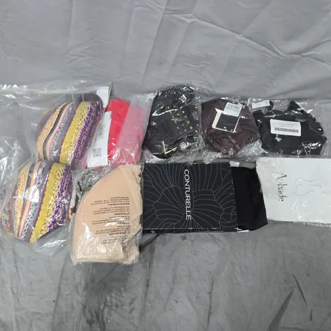 APPROXIMATELY 20 ASSORTED CLOTHING ITEMS IN VARIOUS COLOURS, SIZES, AND STYLES TO INCLUDE BRANDS SUCH AS CONTURELLE, MARIE JO, LISCA, ETC