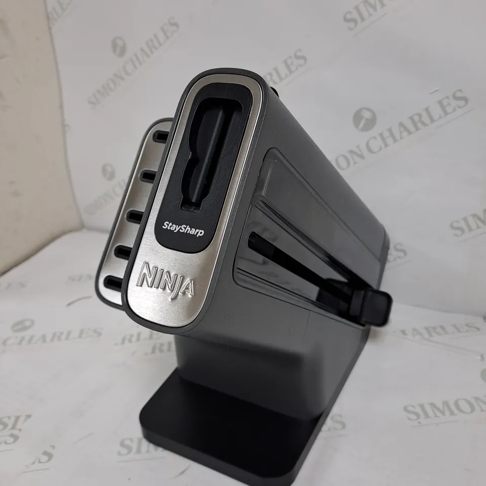 BOXED NINJA FOODI STAYSHARP KNIFE BLOCK WITH INTEGRATED SHARPENER K32005UK