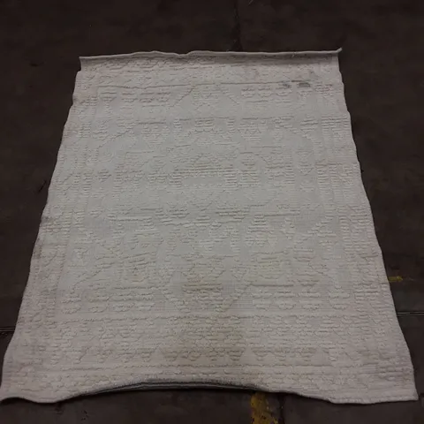 WHITE TEXTURED RUG/BATH MAT WITH FLORAL PATTERN 150X118CM APPROXIMATELY