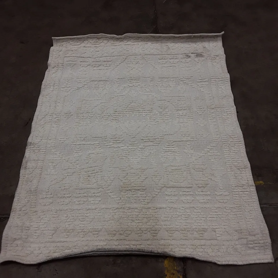 WHITE TEXTURED RUG/BATH MAT WITH FLORAL PATTERN 150X118CM APPROXIMATELY