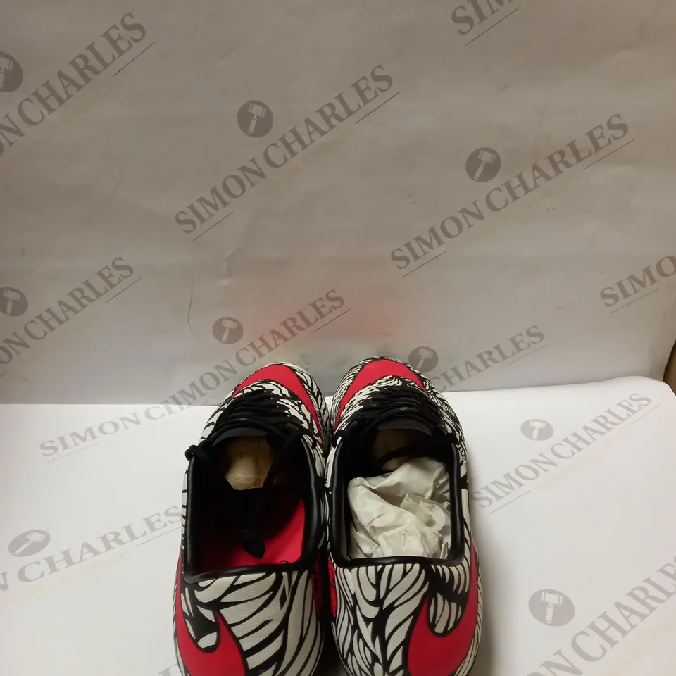 NIKE HYPERVENOM PHINISH FOOTBALL BOOTS SIZE 10