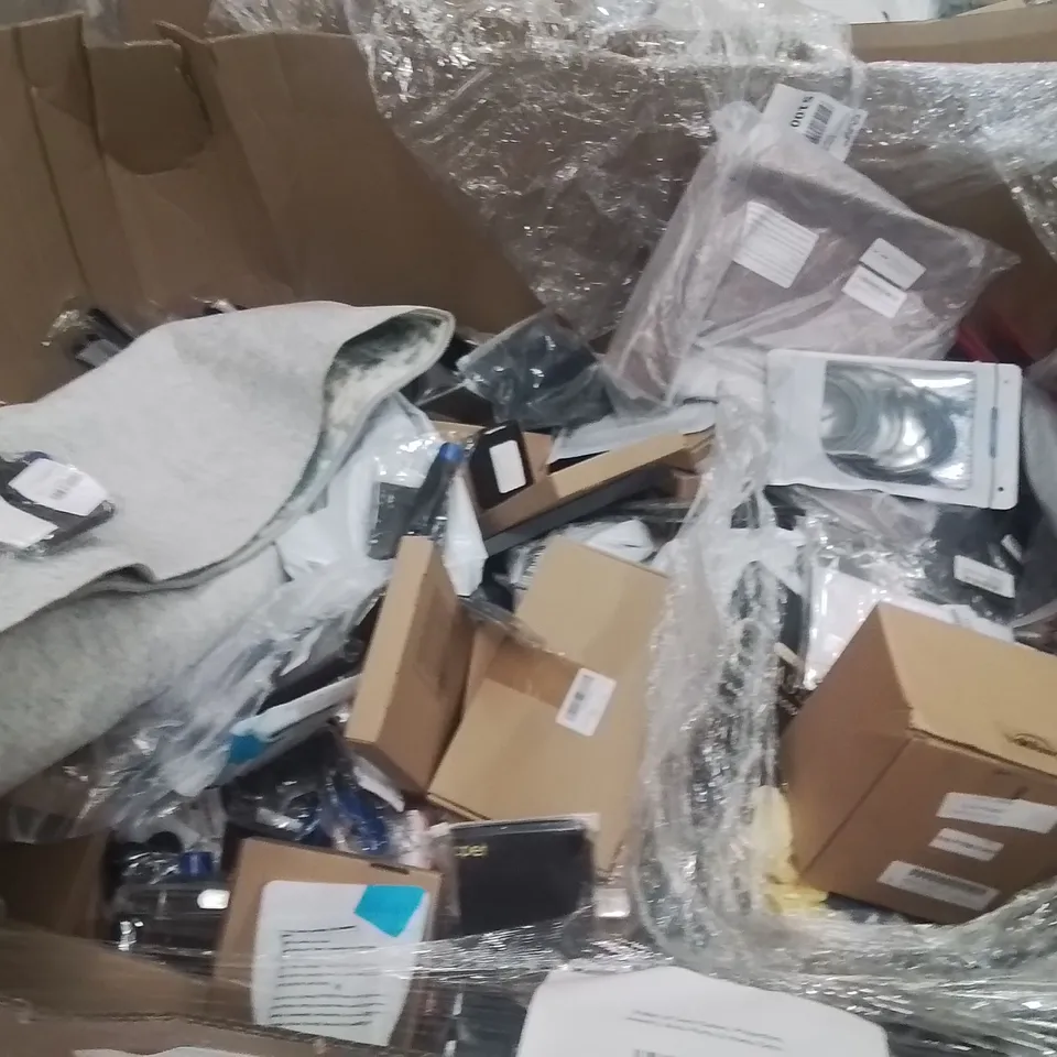 PALLET OF TECH,CASES,,JEWELLERY,AUTO PARTS,HOME DECOR PRODUCTS AND ITEMS TO INCLUDE;PHONE CASE,AREA RUG,VACUUM PUMP