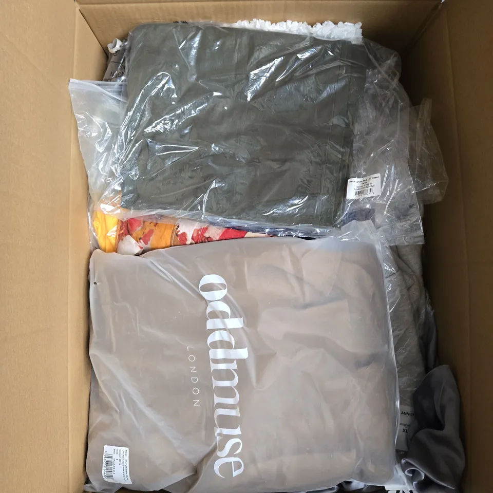 LARGE BOX OF ASSORTED CLOTHING ITEMS IN VARIOUS SIZES, STYLES AND COLOUR 