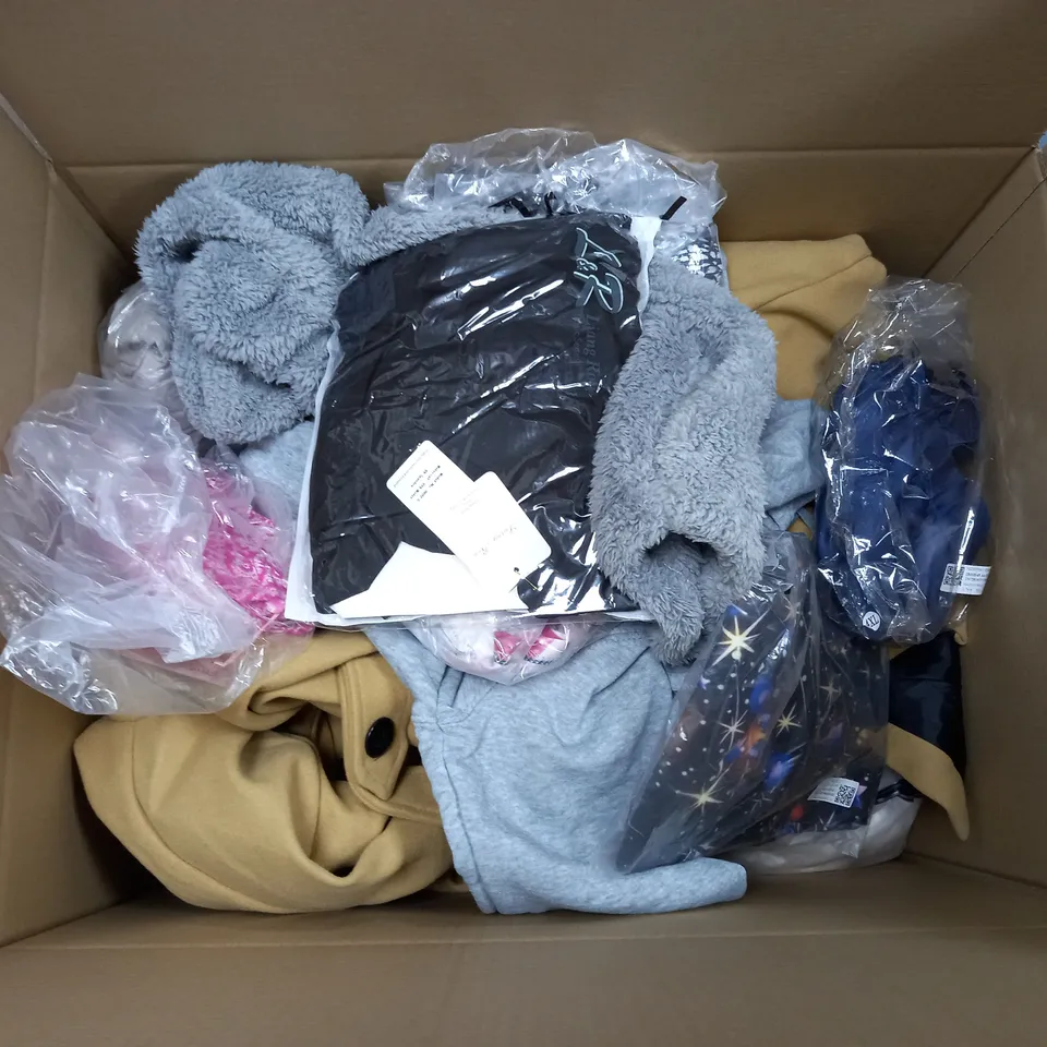 LARGE BOX OF ASSORTED CLOTHING ITEMS TO INCLUDE TROUSERS, JUMPERS AND DRESSES