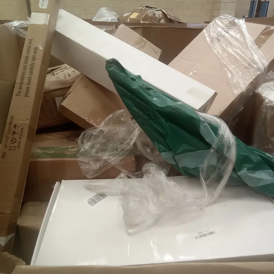 PALLET OF ASSORTED ITEMS INCLUDING STORAGE STOOL, AIR COOLER, KITCHEN FAUCET, TOILET SEAT, DOOR MAT, PARASOL BASE