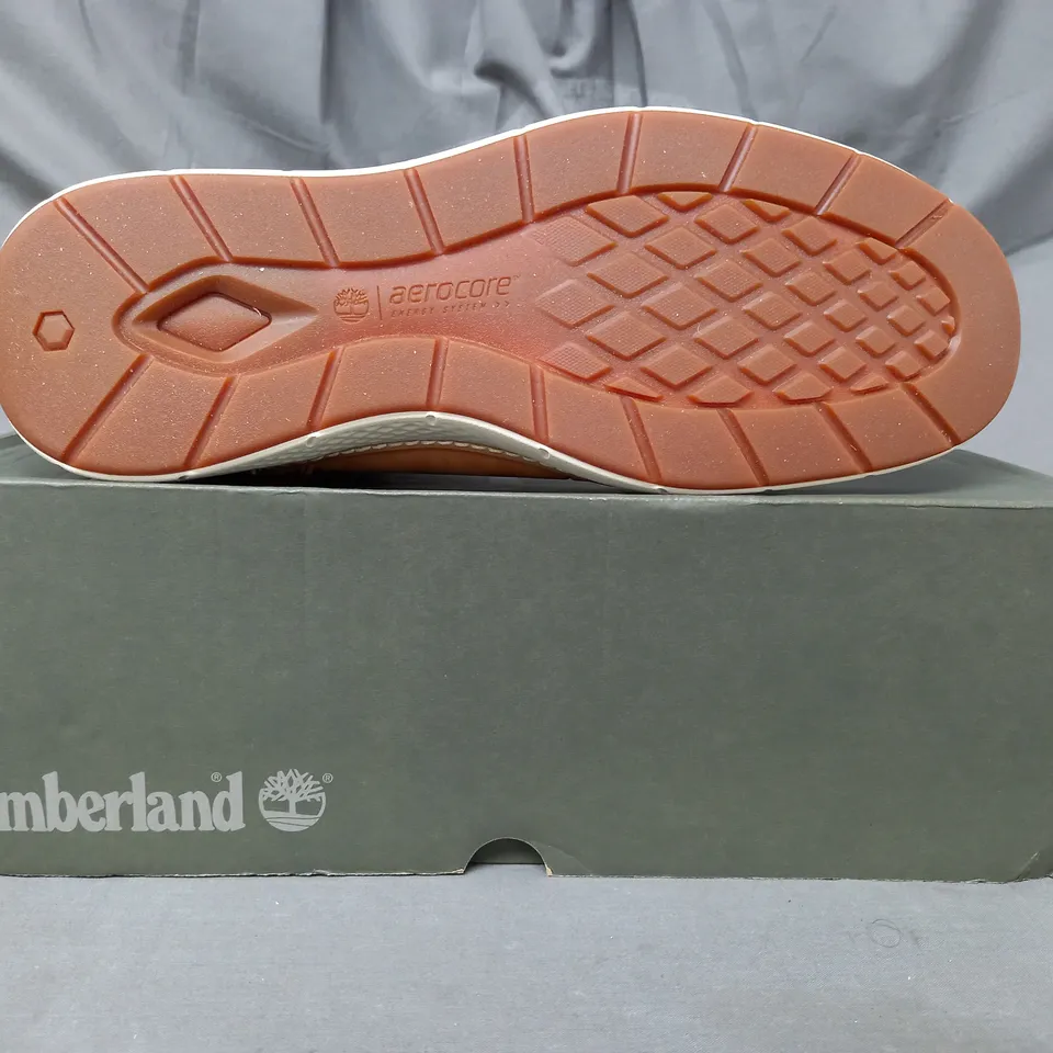 BOXED PAIR OF TIMBERLAND SHOES IN CAMEL UK SIZE 9.5