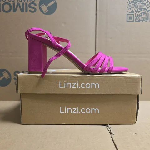 BOXED PAIR OF LINZI ANNIE 5 OPEN TOE BLOCK HEEL SANDALS IN FUCHSIA SIZE 5
