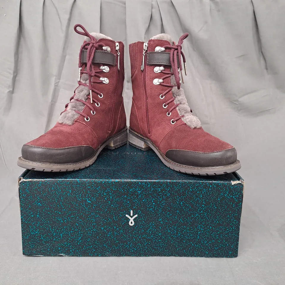 BOXED PAIR OF EMU AUSTRALIA WALDRON BOOTS IN BURNT RUST SIZE 7