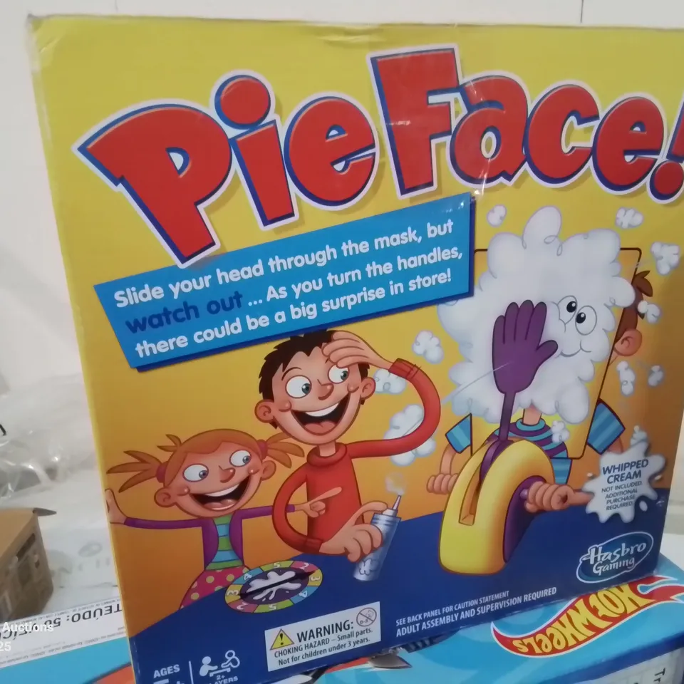 BOX CONTAINING APPROXIMATELY 10 TOYS TO INCLUDE: STAR WARS FIGURINE, NEON STONES, HIT WHEELS 50 PACK, PIE FACE, VTECH EMERGENCY SERVICE PLAYSET ETC.