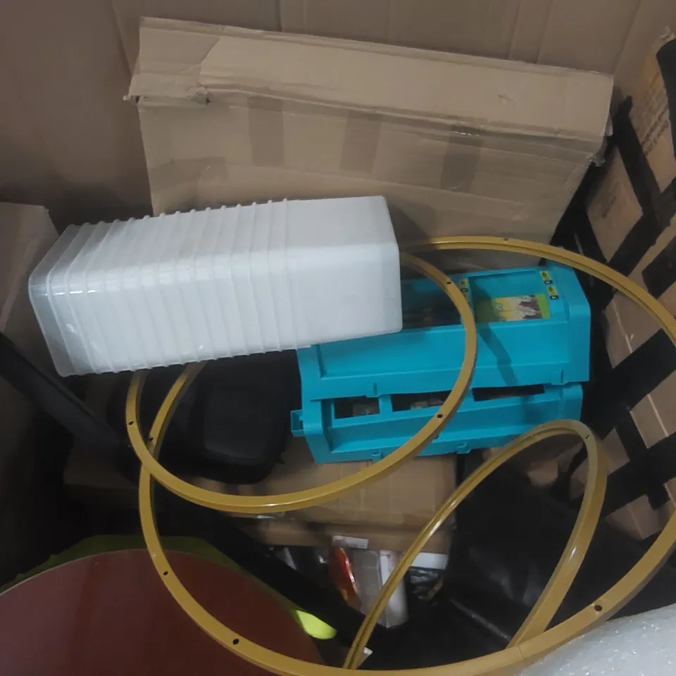 PALLET CONTAINING A VERY LARGE QUANTITY OF ASSORTED CONSUMER PRODUCTS INCLUDING: BUBBLE WRAP, COFFEE TABLE PARTS ECT