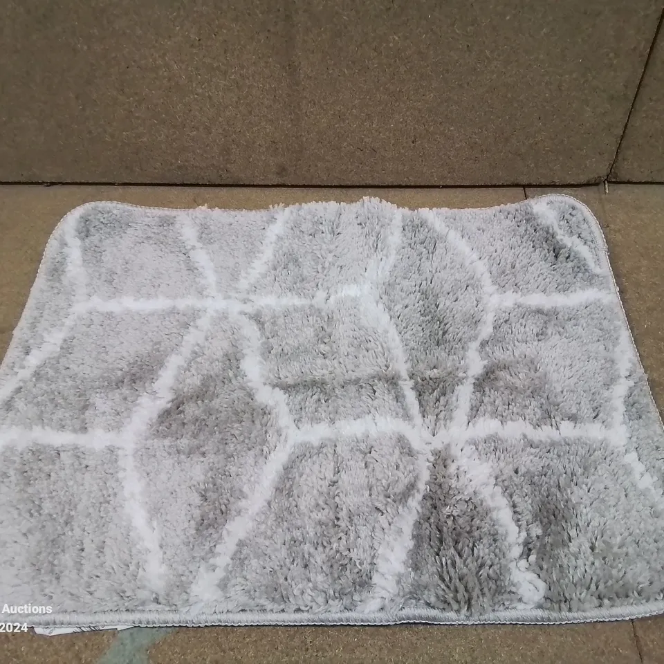 BRAND NEW PACO HOME KAUNAS GREY BATH MAT SIZE 40CM X 55CM