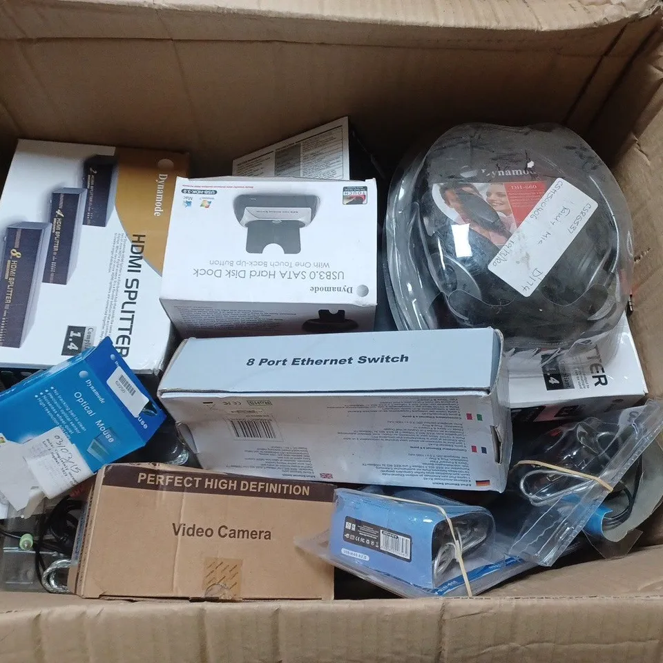 APPROXIMATELY 15 ELECTRICAL PRODUCTS TO INCLUDE HARD DISK DOCK, EXTENSION SOCKET AND AN OPTICAL MOUSE