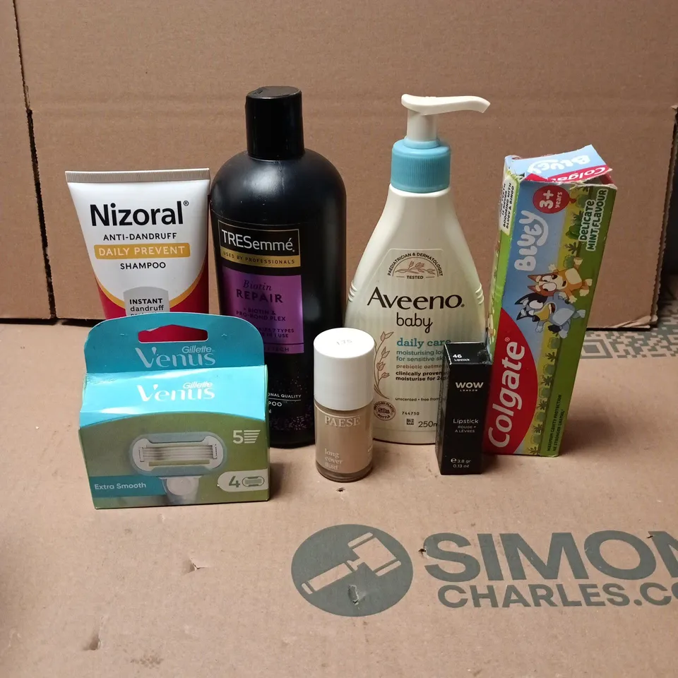 APPROXIMATEY 20 ASSORTED HEALTH AND BEAUTY PRODUCTS TO INCLUDE - NIZORAL ANTI DANDRUFF SHAMPOO - GILLETTE VENUS BLADES AND COLGATE BLUEY KIDS TOOTHPASTE