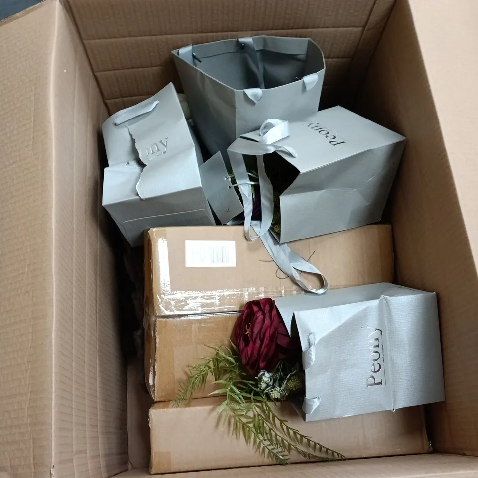 BOX OF APPROXIMATELY 8 ASSORTED ITEMS INCLUDING PEONY ARTIFICIAL FLOWERS AND FAUX FUR PILLOWS