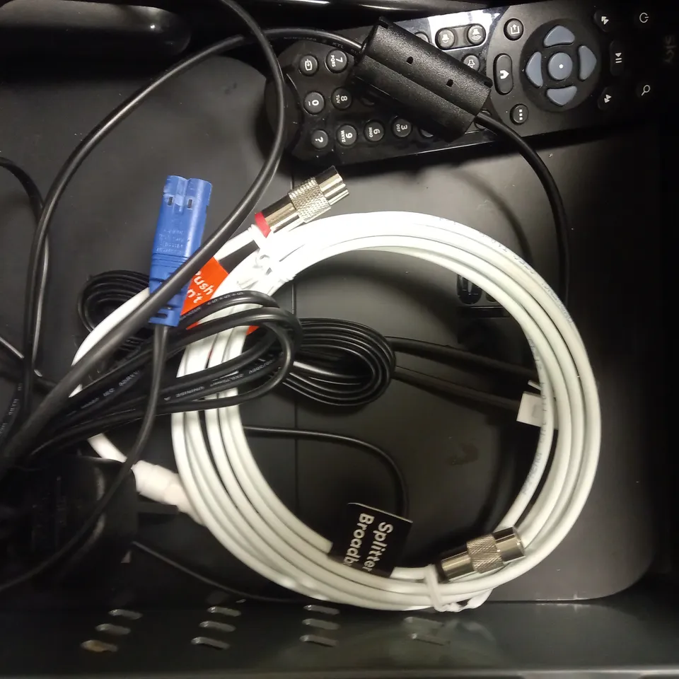 LOT OF 8 ASSORTED ELECTRICAL ITEMS, TO INCLUDE YOUVIEW BOX, HDMI CABLE, AC ADAPTER, ETC