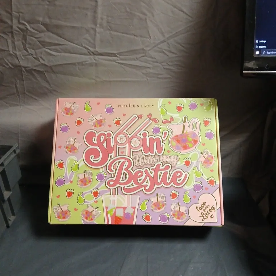 P. LOUISE X LACEY SIPPIN' WITH MY BESTIE MAKEUP BOX SET