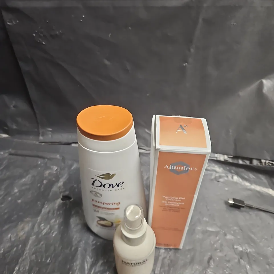 APPROXIMATELY 20 ITEMS OF HEALTH & BEAUTY ASSORTMENT: DOVE PAMPERING BODY WASH, ALUMIER PURIFYING GEL CLEANSER, NEUTROGENA HYDRO BOOST & COLGATE ITEMS (MIXED LOT) .