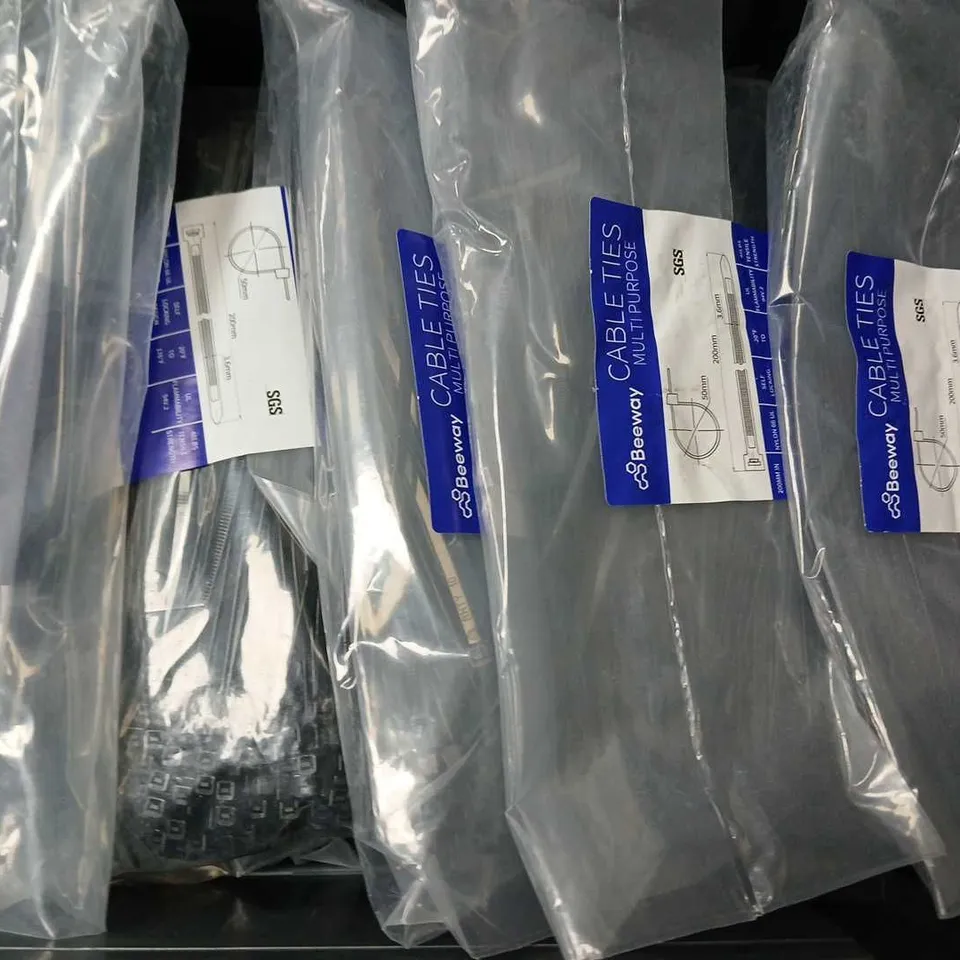 LARGE QUANTITY OF ASSORTED CABLE TIES IN BLACK