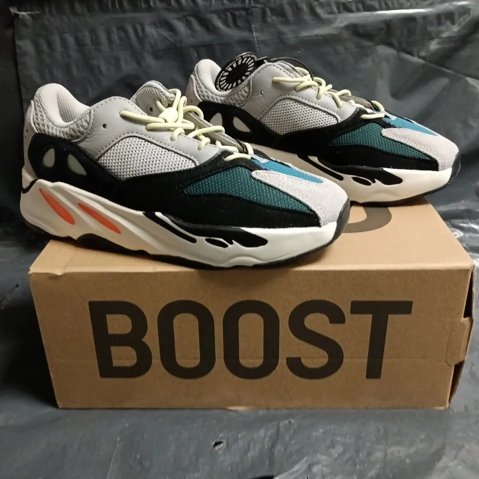 BOXED PAIR OF ADIDAS YEEZY BOOST 700 V1 KIDS TRAINERS IN GREY/MULTI SIZE UK 2.5