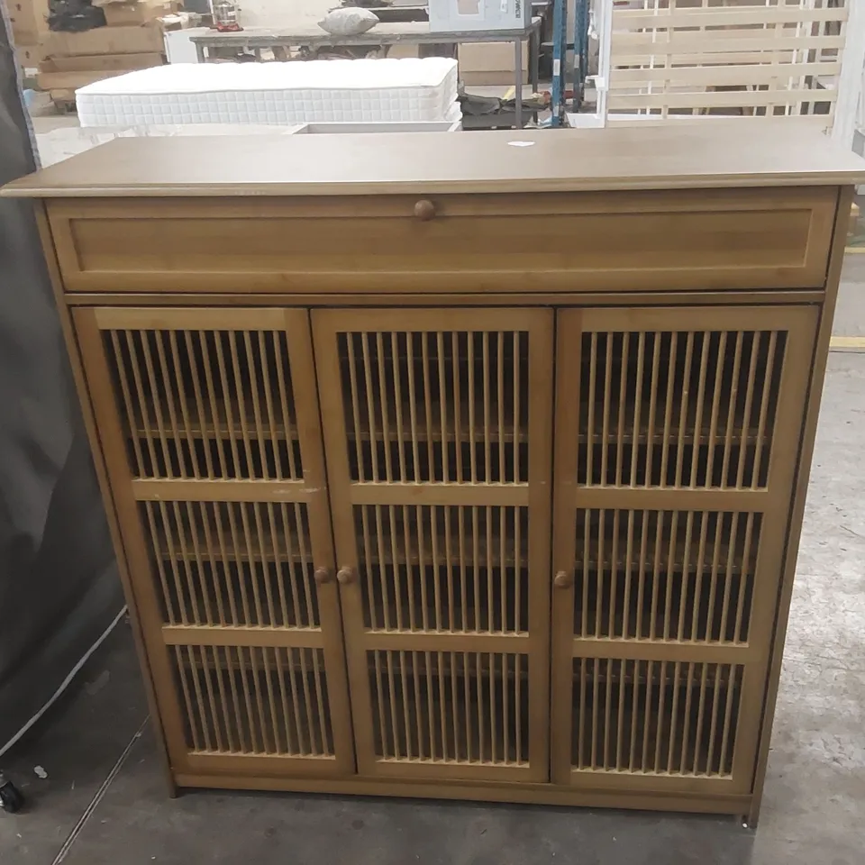 18 PAIR SHOE STORAGE CABINET