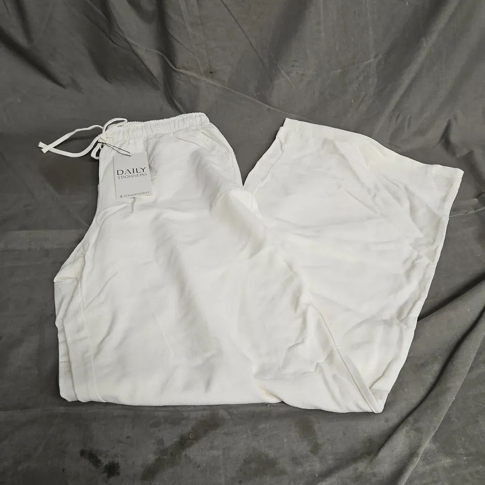 STRADIVARIUS DAILY TROUSERS IN OFF WHITE SIZE M