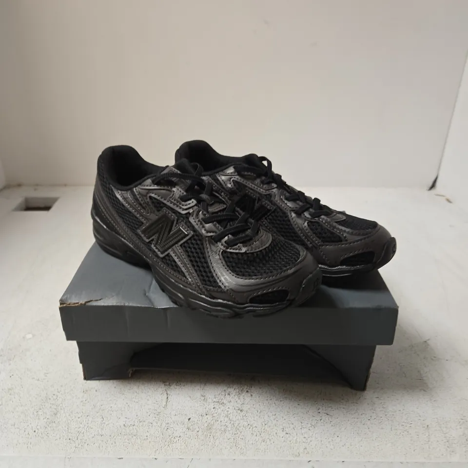 NEW BALANCE RUNNING SHOES – BLACK MESH, MEN'S UK 2.5