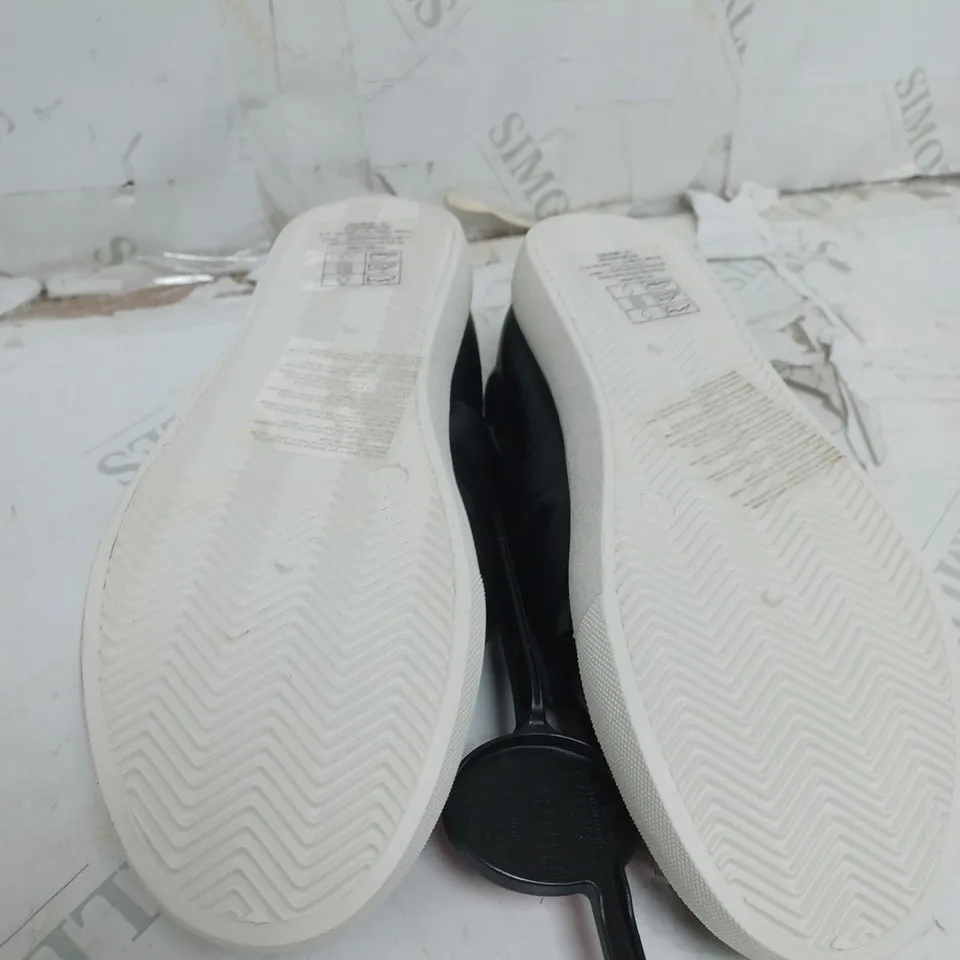BOX OF APPROXIMATELY 10 LOW BOW SHOE IN BLACK 