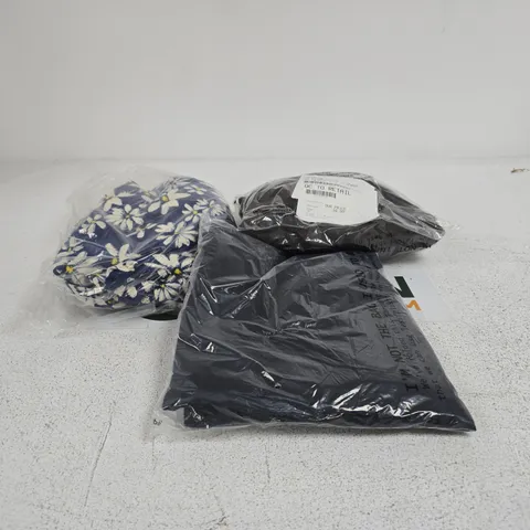 BOX OF APPROXIMATELY 25 ASSORTED CLOTHING ITEMS OF VARIOUS SIZES AND STYLES