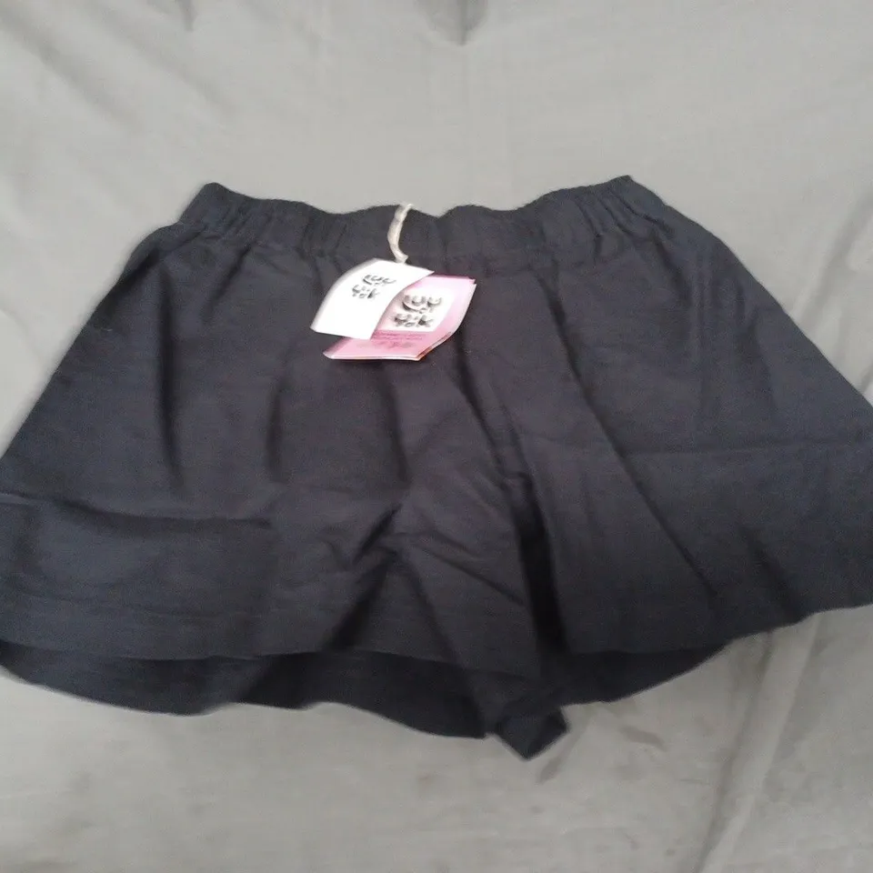 LUCY AND YAK JESSIE SHORTS SIZE M