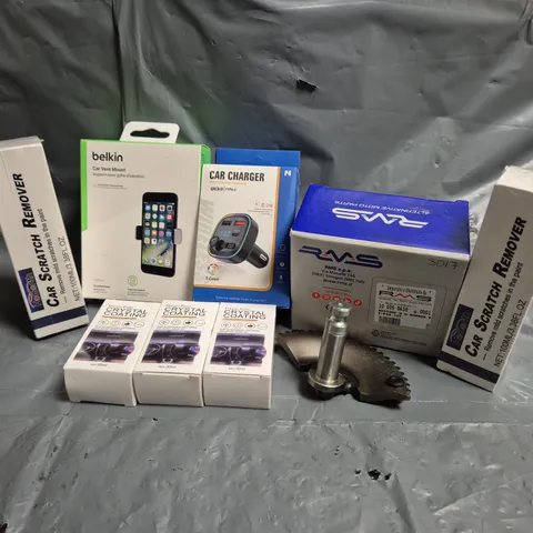APPROXIMATELY 14 ASSORTED VEHICLE PARTS & ACCESSORIES TO INCLUDE CAR CHARGER, BELKIN CAR VENT MOUNT, CAR SCRATCH REMOVER, ETC