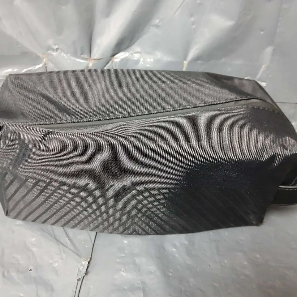 MANSCAPED THE SHED 2.0 BAG IN BLACK